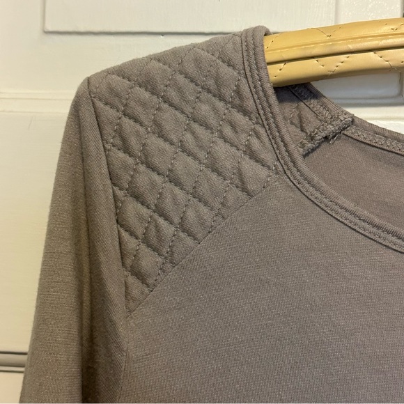 Banana Republic Taupe Long Sleeve Top w/ Quilted Detail - Picture 5 of 8